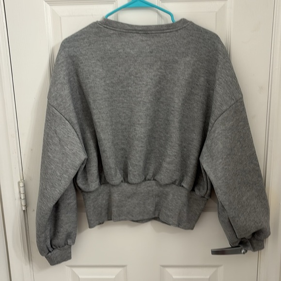 BOGO: Temu Gray Cropped Sweater L - Picture 2 of 5